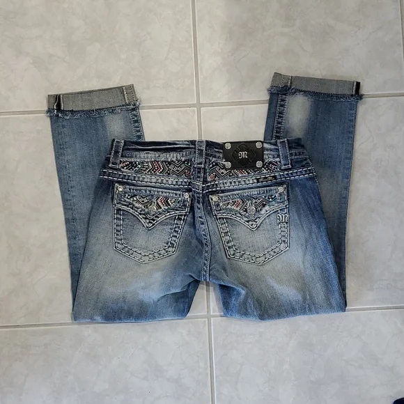 Women's Miss Me Crop Blue Jeans - Picture 4 of 11